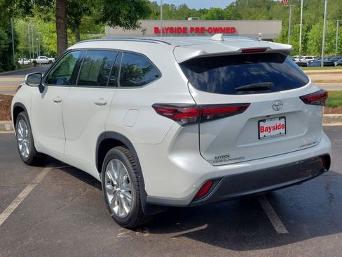 Used 2025 Toyota Highlander Limited AWD/4WD image 16