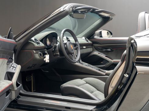 Certified 2025 Porsche 718 Boxster Spyder RS RWD image 4