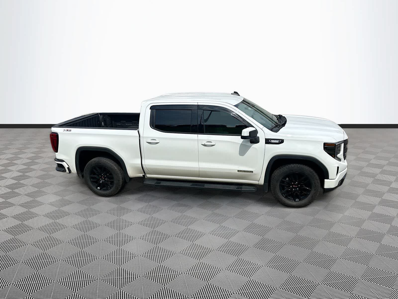 Used 2025 GMC Sierra 1500 Elevation w/ Preferred Package AWD/4WD image 4