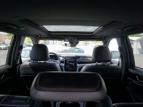 Used 2022 Jeep Grand Cherokee Trailhawk AWD/4WD image 21