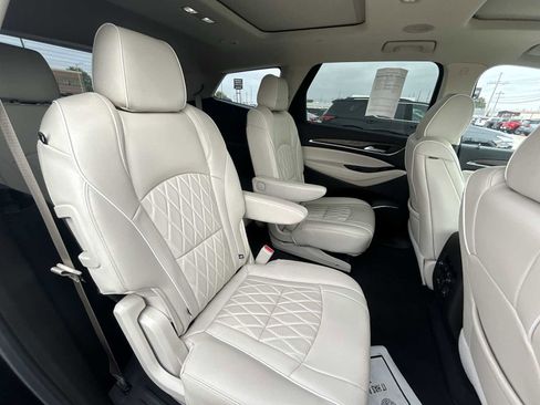 Used 2022 Buick Enclave Avenir w/ Avenir Technology Package AWD/4WD image 28