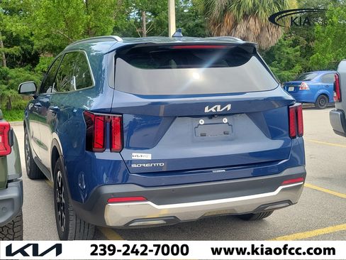 Used 2024 Kia Sorento S FWD image 4