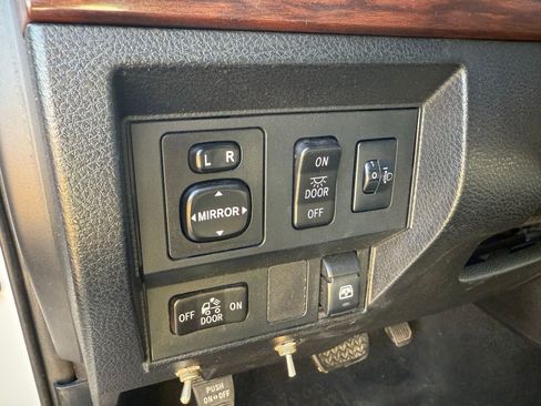 Used 2014 Toyota Tundra Limited image 16