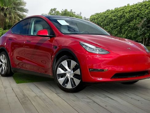 Used 2021 Tesla Model Y Long Range image 3