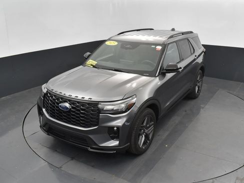 Used 2025 Ford Explorer ST-Line w/ ST-Line Street Pack AWD/4WD image 51