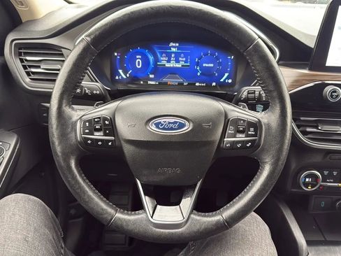 Used 2020 Ford Escape Titanium image 10