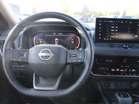 Used 2025 Nissan Rogue SL w/ SL Premium Package image 10