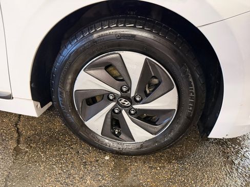 Used 2018 Hyundai Ioniq SEL image 29