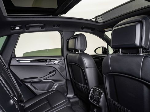 Certified 2026 Porsche Macan AWD/4WD image 16