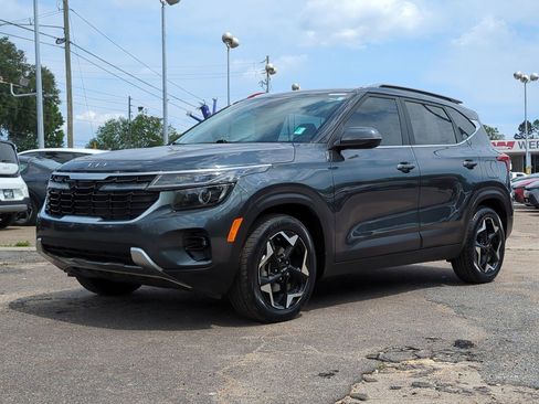 Used 2024 Kia Seltos EX FWD image 2