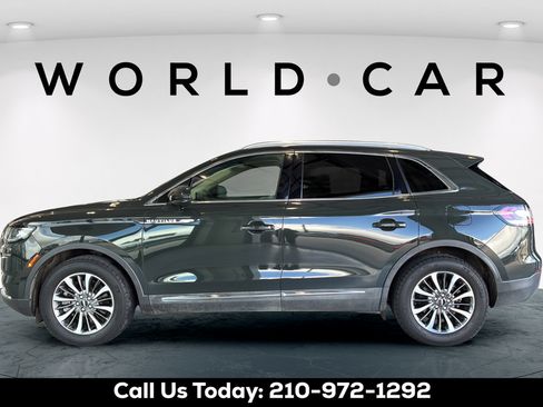 Used 2022 Lincoln Nautilus FWD w/ Premium Package image 11