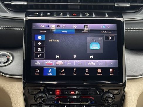 Used 2023 Jeep Grand Cherokee Limited image 15