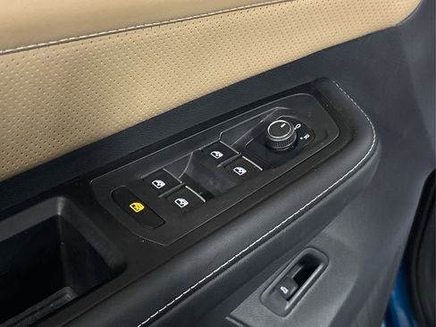 Used 2024 Volkswagen Atlas Cross Sport SE w/ Panoramic Sunroof Package image 31