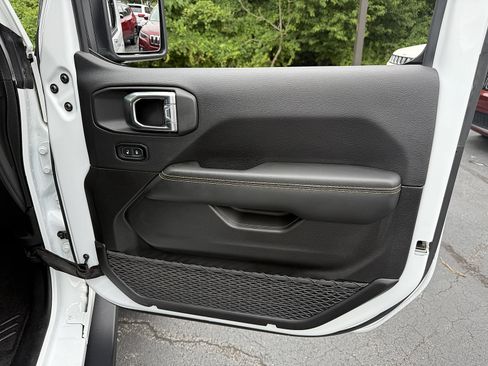 Used 2025 Jeep Wrangler Unlimited Rubicon 392 AWD/4WD image 13