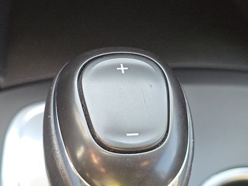 Used 2019 Chevrolet Equinox LT FWD image 10