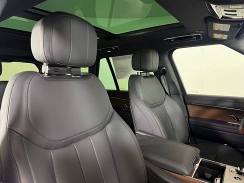 New 2025 Land Rover Range Rover SE image 37