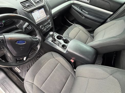 Used 2017 Ford Explorer XLT w/ Equipment Group 201A image 10