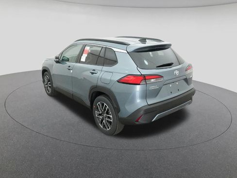 New 2026 Toyota Corolla Cross XLE w/ Convenience Package FWD image 5