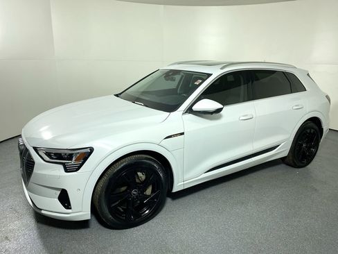 Certified 2022 Audi e-tron Premium Plus w/ Premium Plus Package image 25