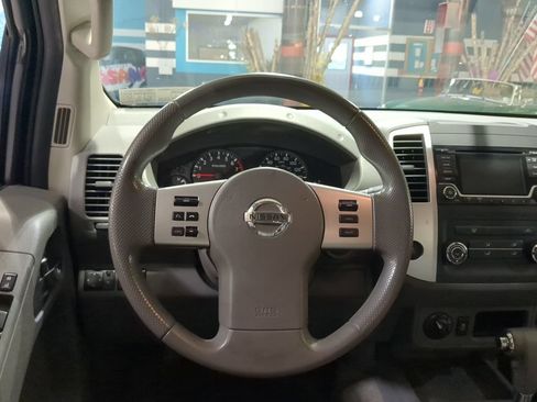 Used 2015 Nissan Frontier SV AWD/4WD image 2