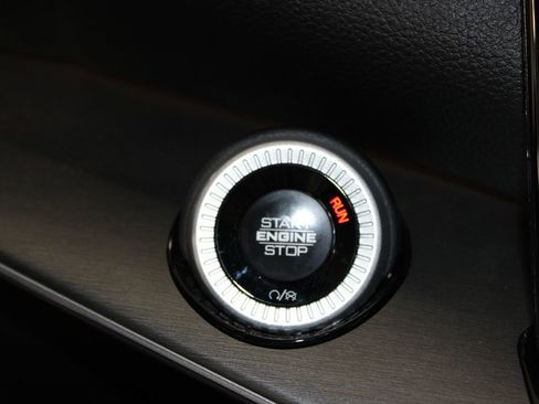 Used 2025 Jeep Wagoneer L Series II w/ 8-pass Seating Package image 54