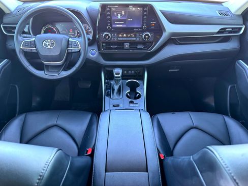 Used 2022 Toyota Highlander XLE image 22