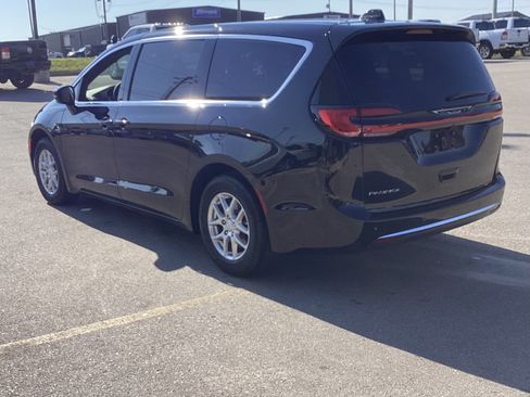 New 2027 Chrysler Pacifica Select FWD image 7
