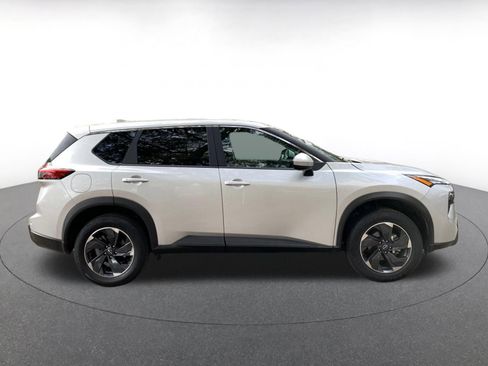 Used 2025 Nissan Rogue SV image 8