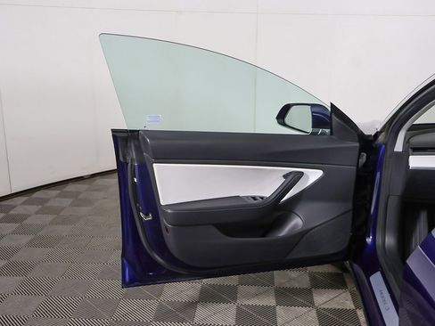 Used 2018 Tesla Model 3 Mid Range image 21