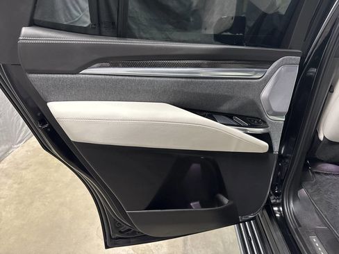 Used 2025 Cadillac Escalade V AWD/4WD image 18