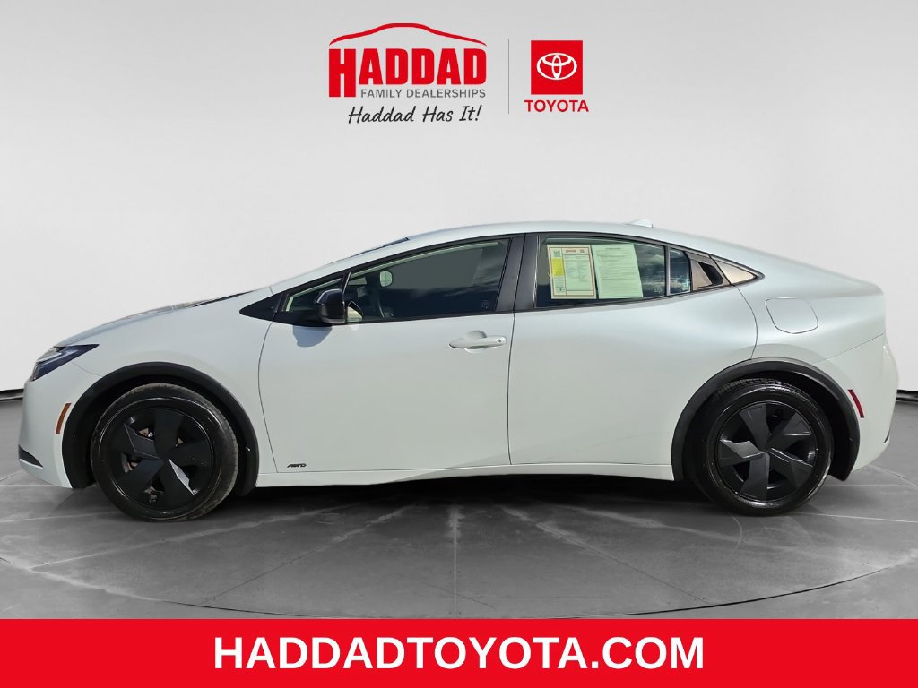 Used 2023 Toyota Prius LE AWD/4WD image 2