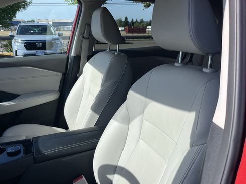 Used 2026 Nissan Rogue SL AWD/4WD image 19