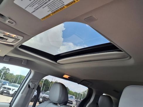 Certified 2024 Toyota Sienna XLE image 5