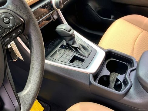 Used 2019 Toyota RAV4 LE w/ Carpet Mat Package AWD/4WD image 12