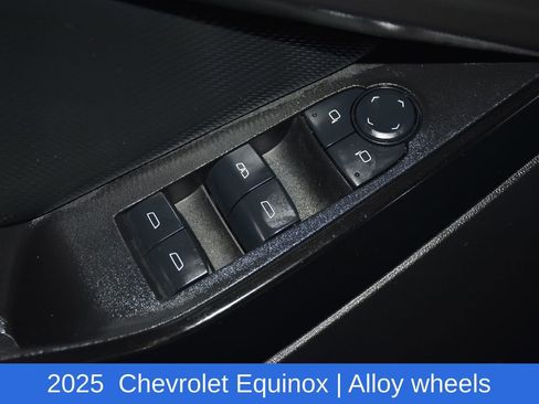 Used 2025 Chevrolet Equinox LT FWD image 22