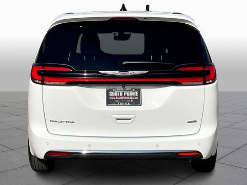 New 2026 Chrysler Pacifica Select image 4