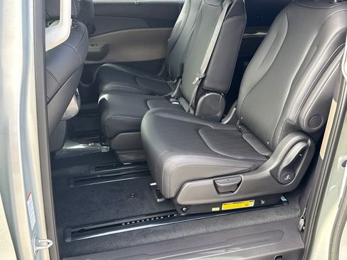 New 2026 Kia Carnival EX image 20