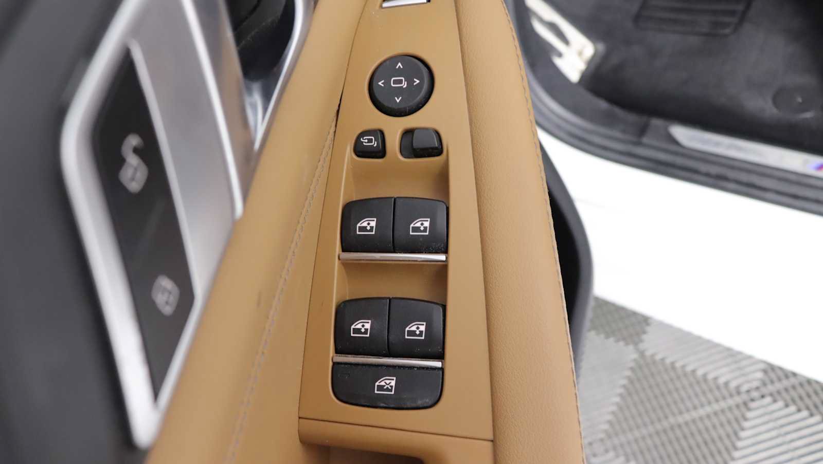 Used 2023 BMW X5 xDrive40i w/ Executive Package AWD/4WD image 19
