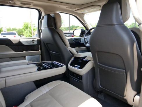Used 2023 Lincoln Navigator Reserve AWD/4WD image 43