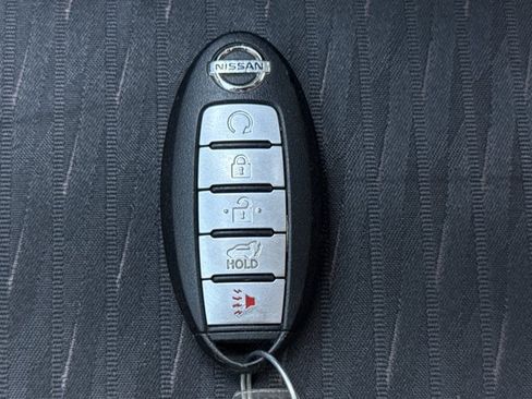 Used 2018 Nissan Rogue SV FWD image 23