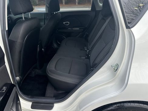 Used 2017 Kia Soul + image 20