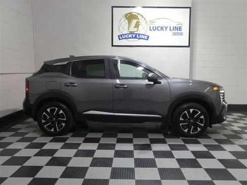 Used 2025 Nissan Kicks SV AWD/4WD image 6
