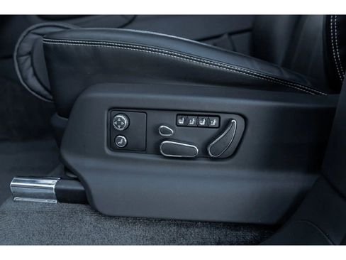 Used 2024 Bentley Bentayga Extended Wheelbase image 28