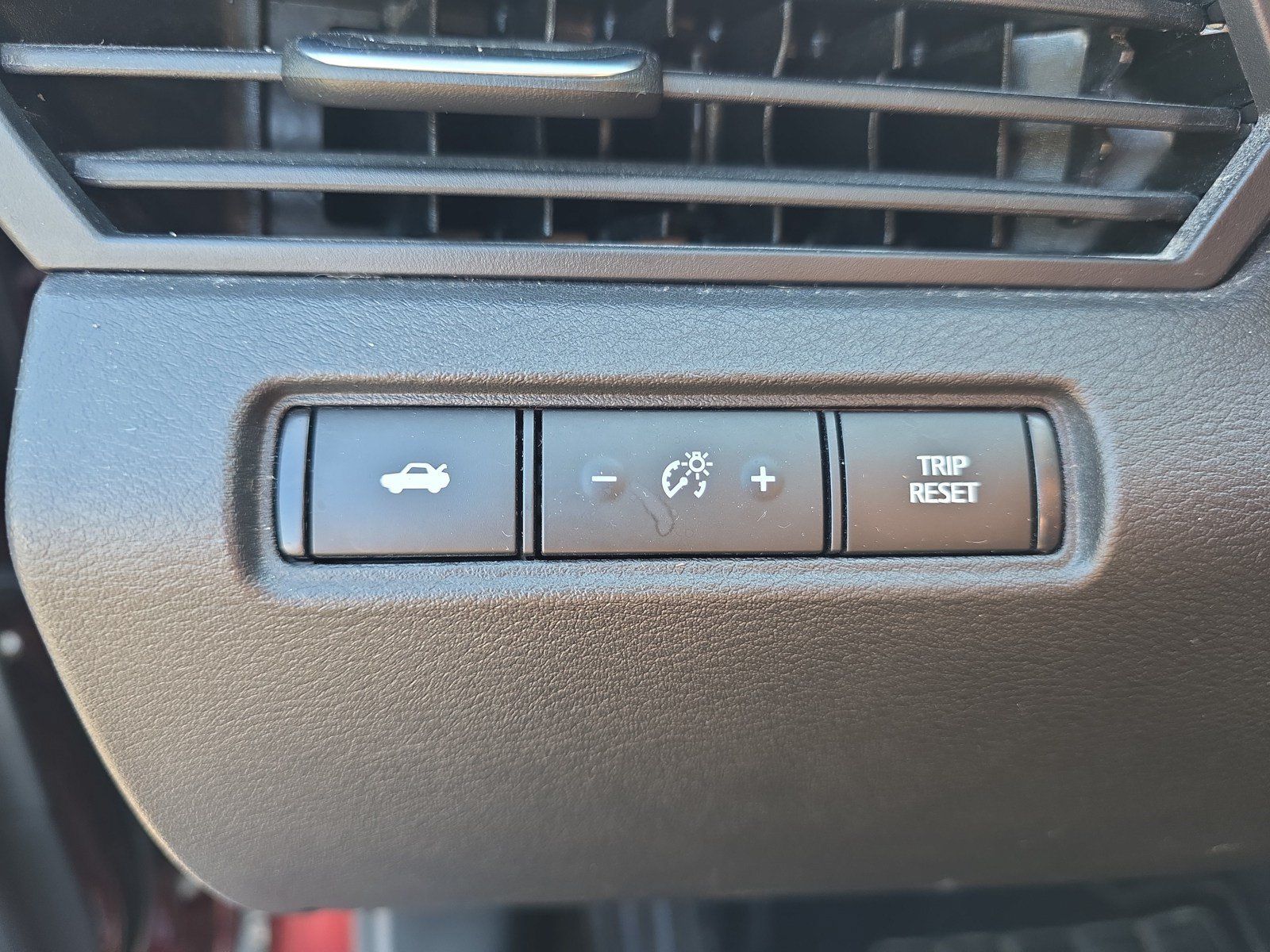 Used 2024 Nissan Altima 2.5 SV FWD image 23