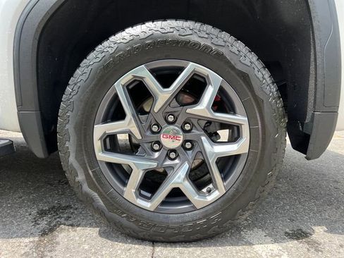 Used 2022 GMC Sierra 1500 SLT AWD/4WD image 15
