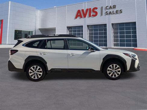 Used 2025 Subaru Outback Premium image 5