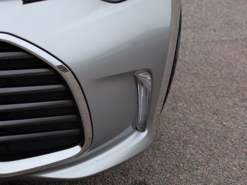 Used 2018 Toyota Avalon XLE Plus image 2