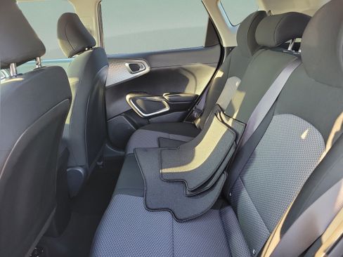 Used 2022 Kia Soul LX w/ Technology Package FWD image 7