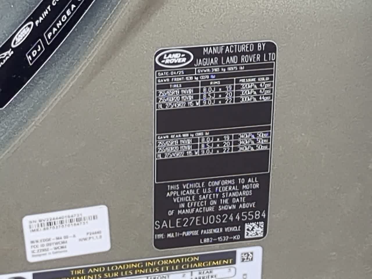 Used 2025 Land Rover Defender 110 X-Dynamic SE AWD/4WD image 39
