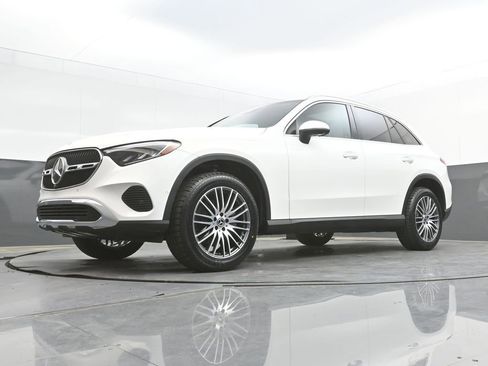 Used 2024 Mercedes-Benz GLC 300 4MATIC image 38